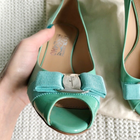 NEW Salvatore Ferragamo Patent Bow Peep Toe Pump Heels, Made in Italy - Picture 4 of 10